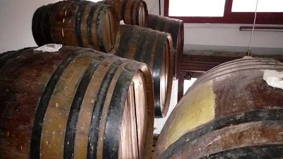 Bodega juan/ vino a granel, botas de vino,productos extremeños, morcillas, agua cristal, sifones - Terrassa