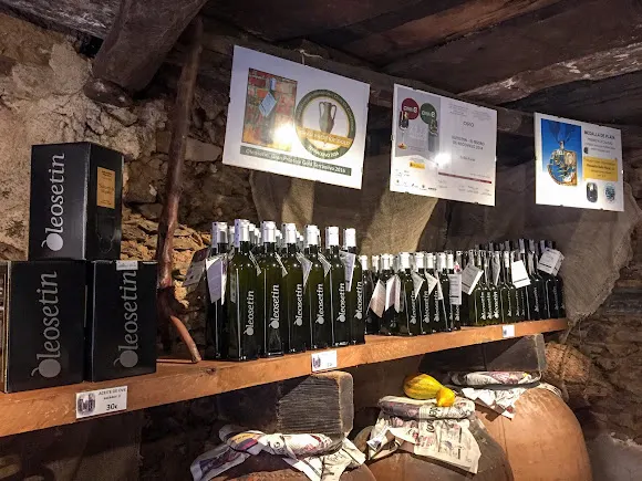 Oleosetín (aceite de oliva virgen extra, manzanilla cacereña y vinos de Pitarra) - Bodega en Robledillo de Gata