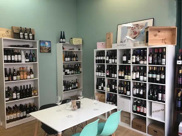 BODEGA AMAVINOS TRIANA: tienda de vinos y productos gourmet, catas de vinos