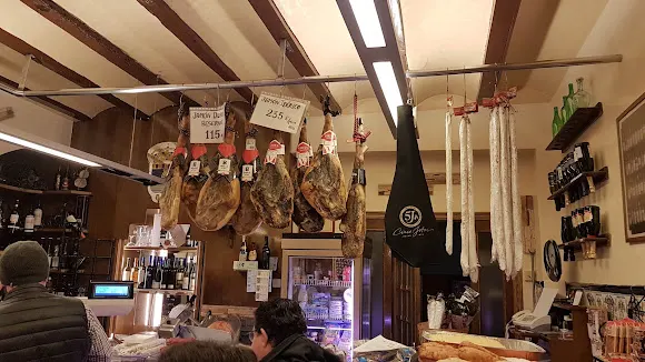 Bodega La Perolera Comida Para Llevar - Turis