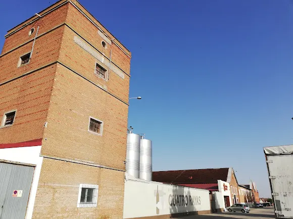 Bodega Cuatro Rayas (Oficinas y Almacén)